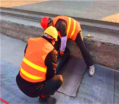 推荐 湘潭路面抗裂贴厂家报价 沥青公路防裂贴产品介绍