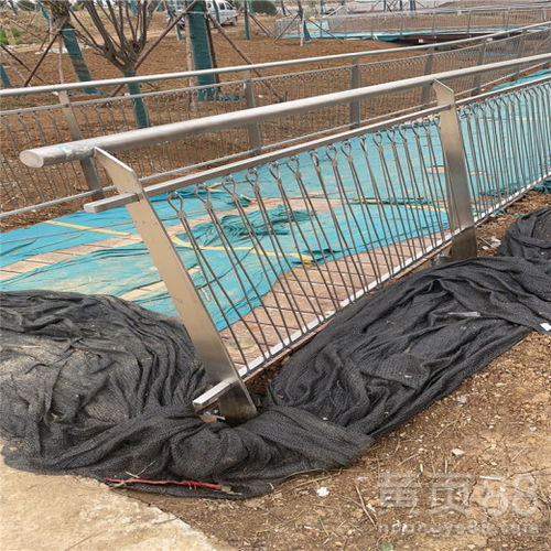 【陕西商洛桥梁防撞护栏不锈钢复合管护栏产品样式美观】-